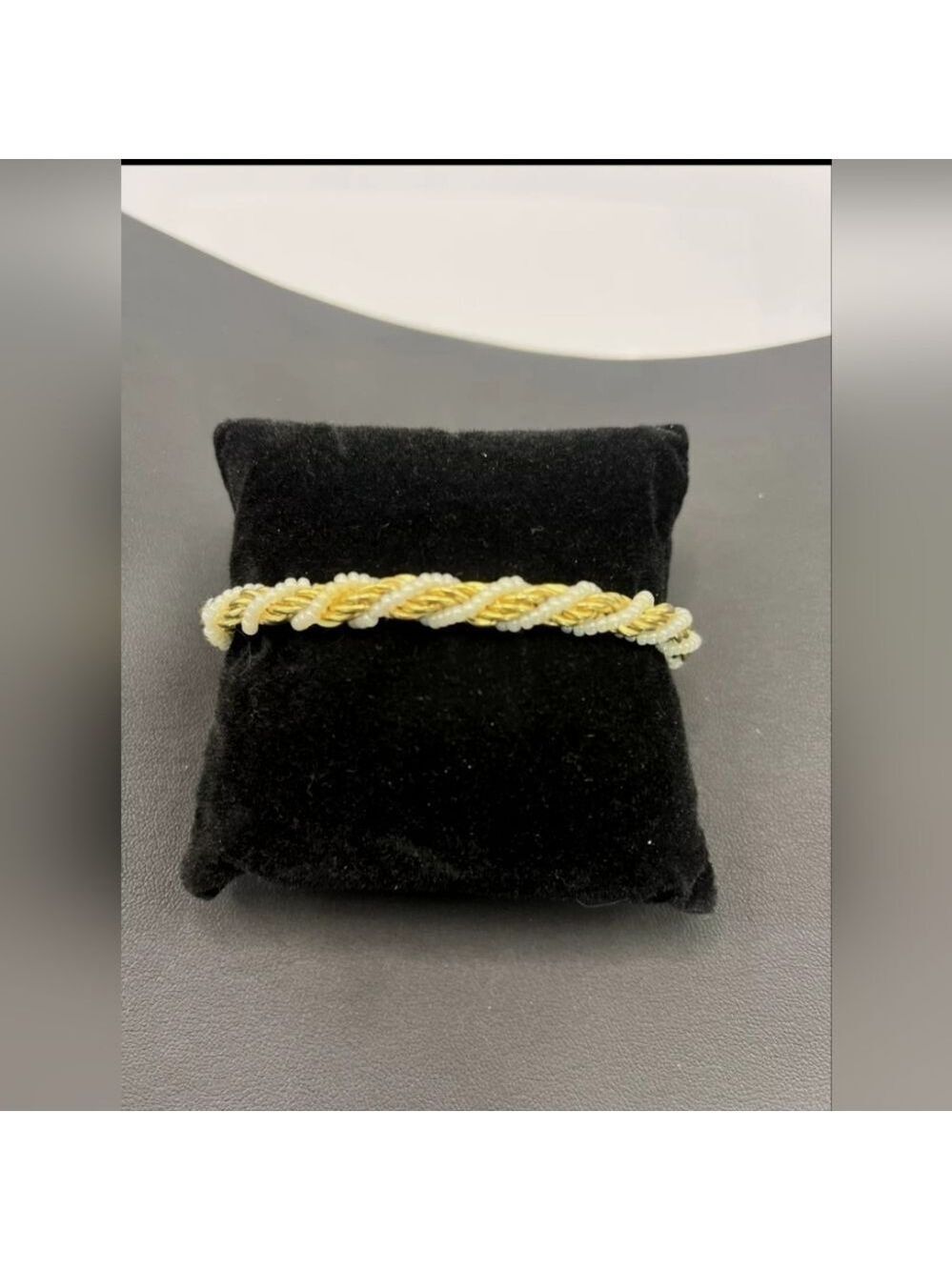 Vintage Trifari Bracelet 6” Faux seed pearl gold tone metal rope chain 70-80s